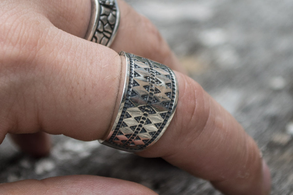 Norse Ring with Ornament - Viking-Handmade