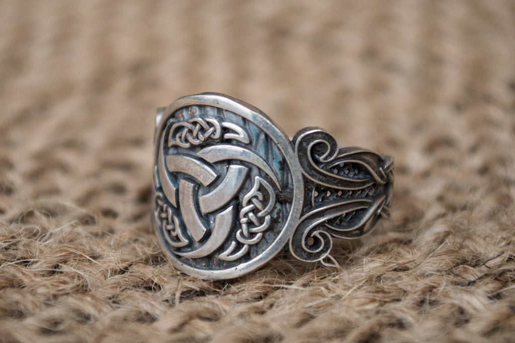 Odin Horn Symbol with Viking Ornament - Viking-Handmade
